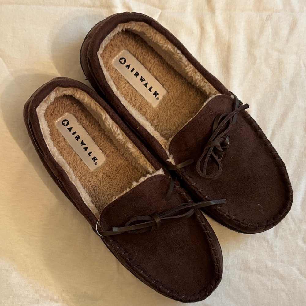 Airwalk mens new size 8M Suede Moccasins